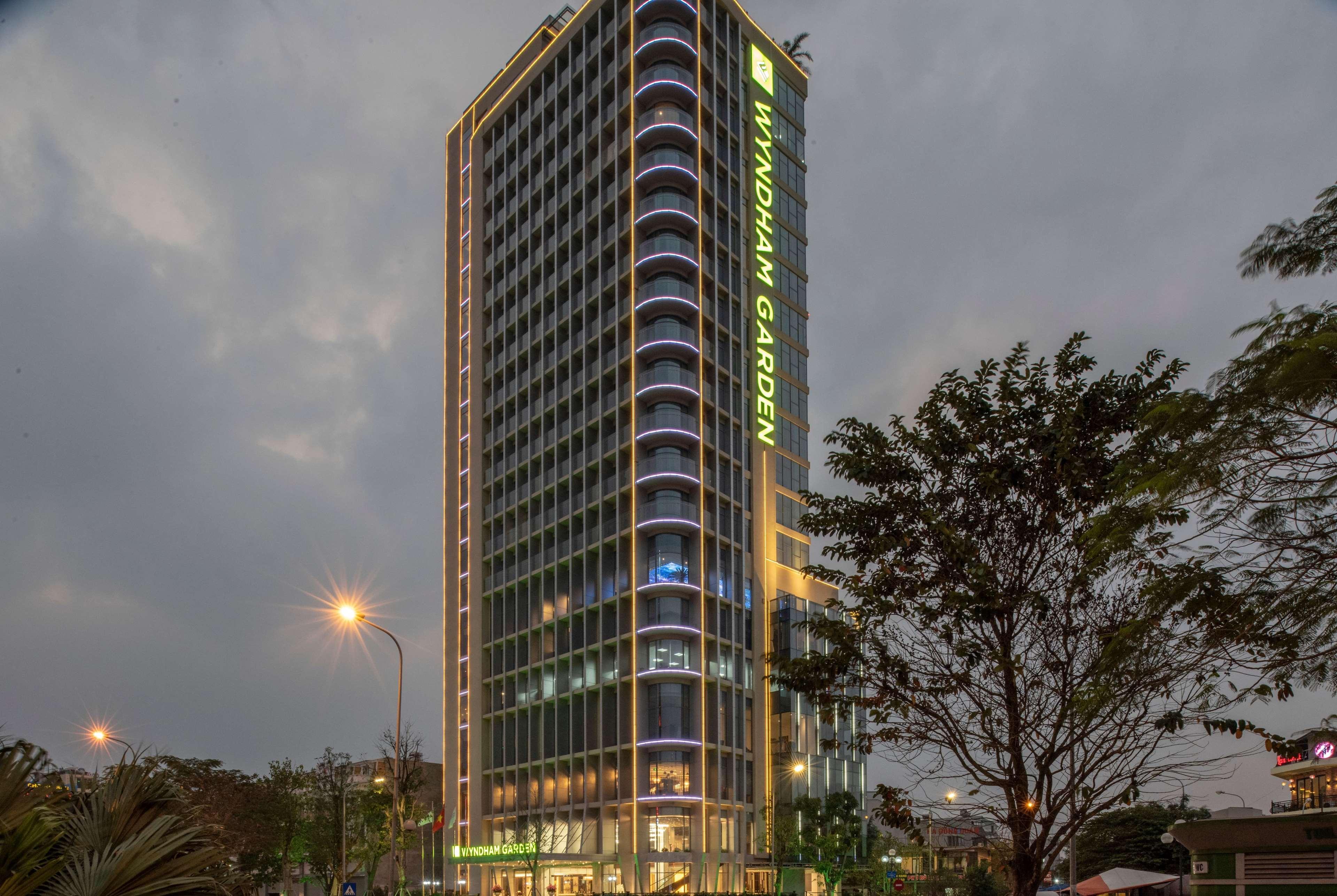 Wyndham Garden Hanoi Bagian luar foto