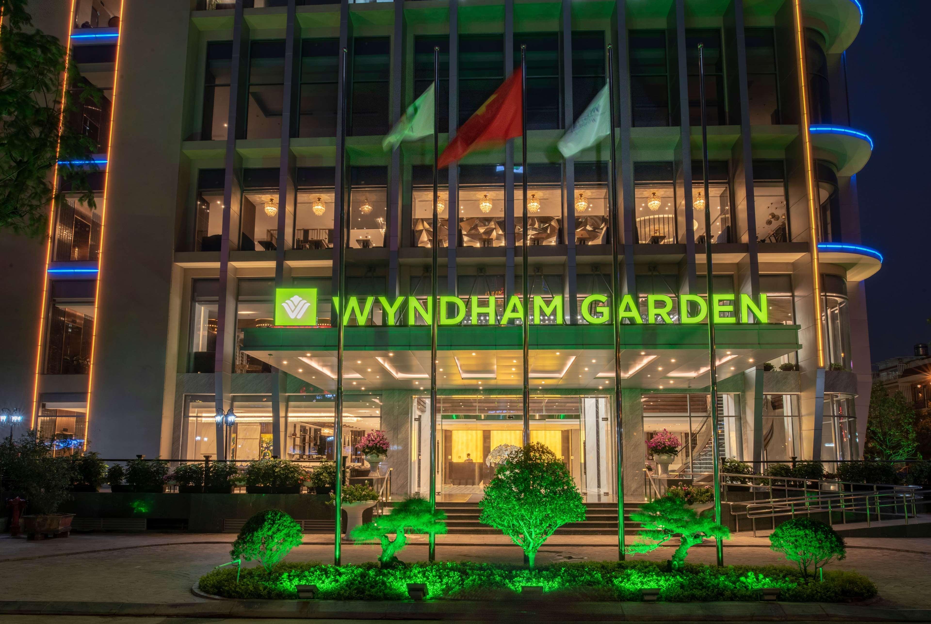 Wyndham Garden Hanoi Bagian luar foto