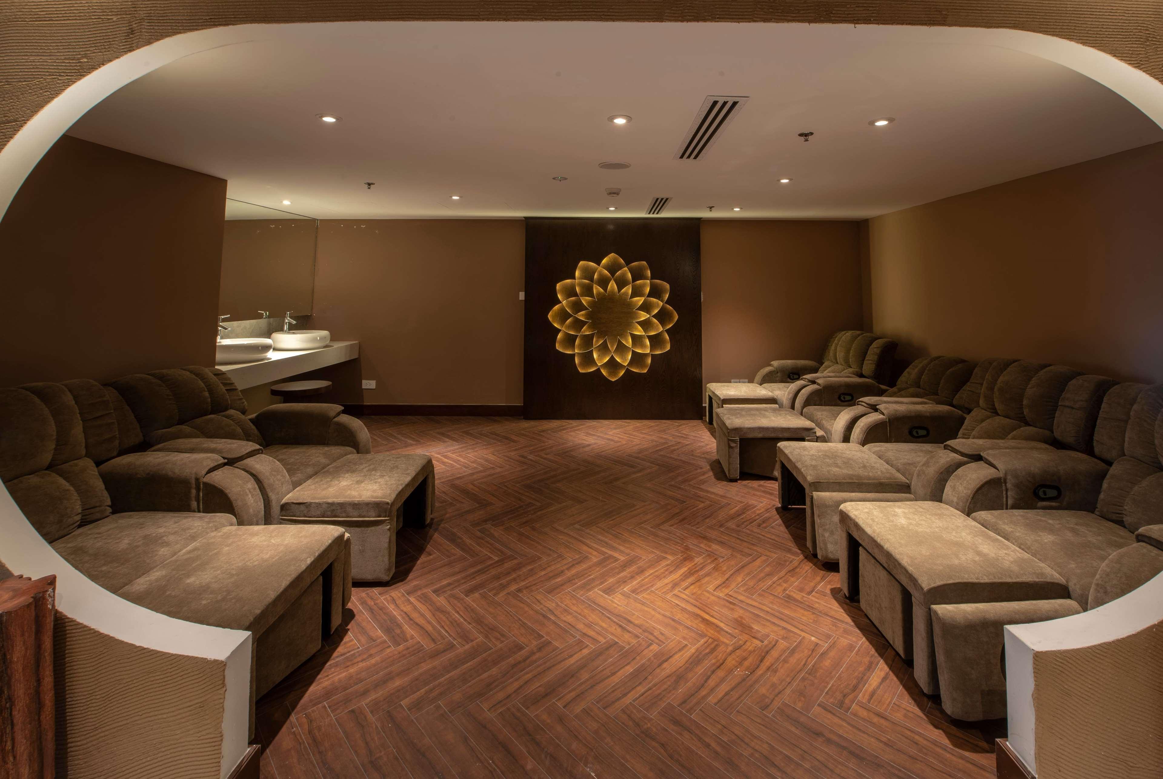 Wyndham Garden Hanoi Bagian luar foto