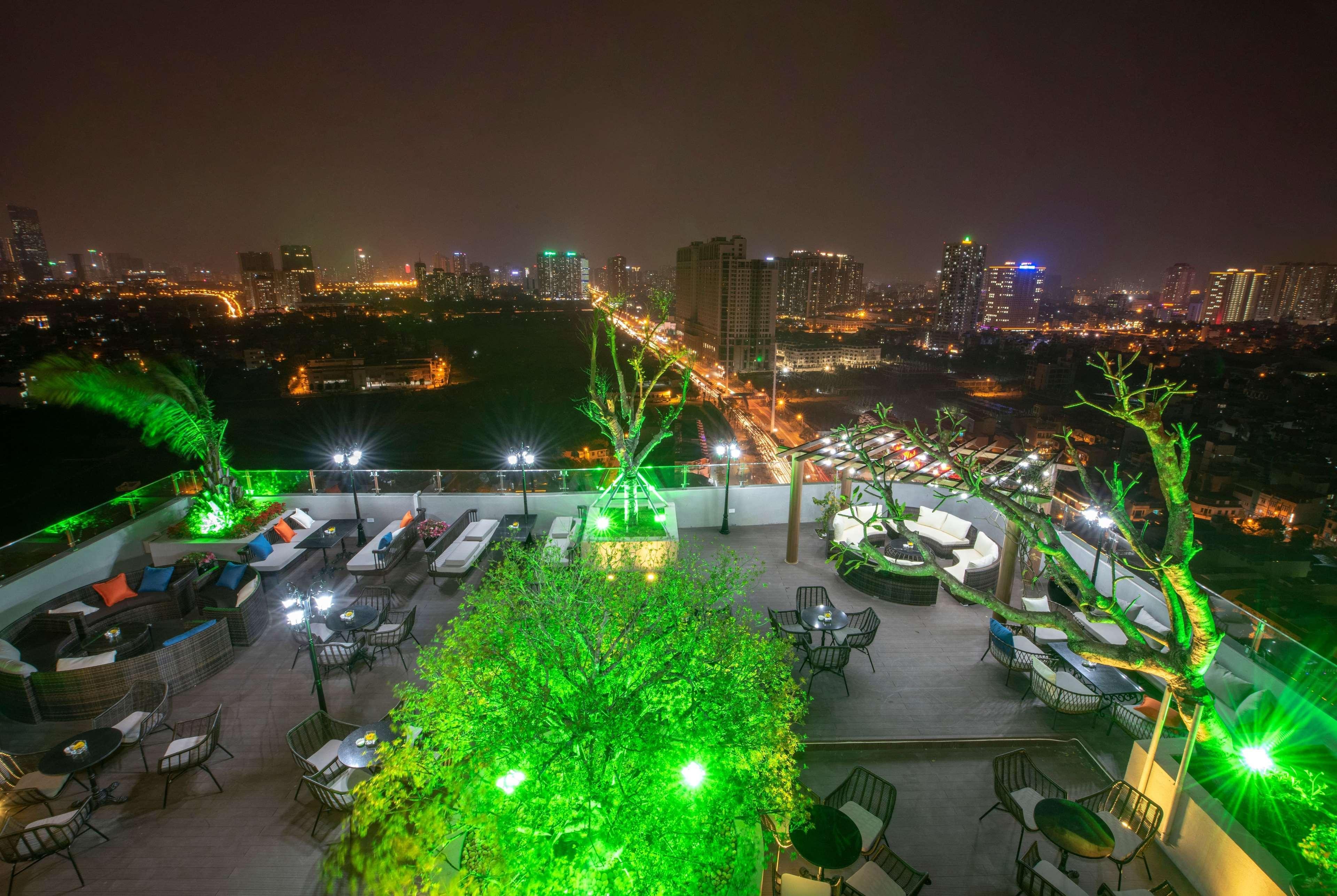 Wyndham Garden Hanoi Bagian luar foto