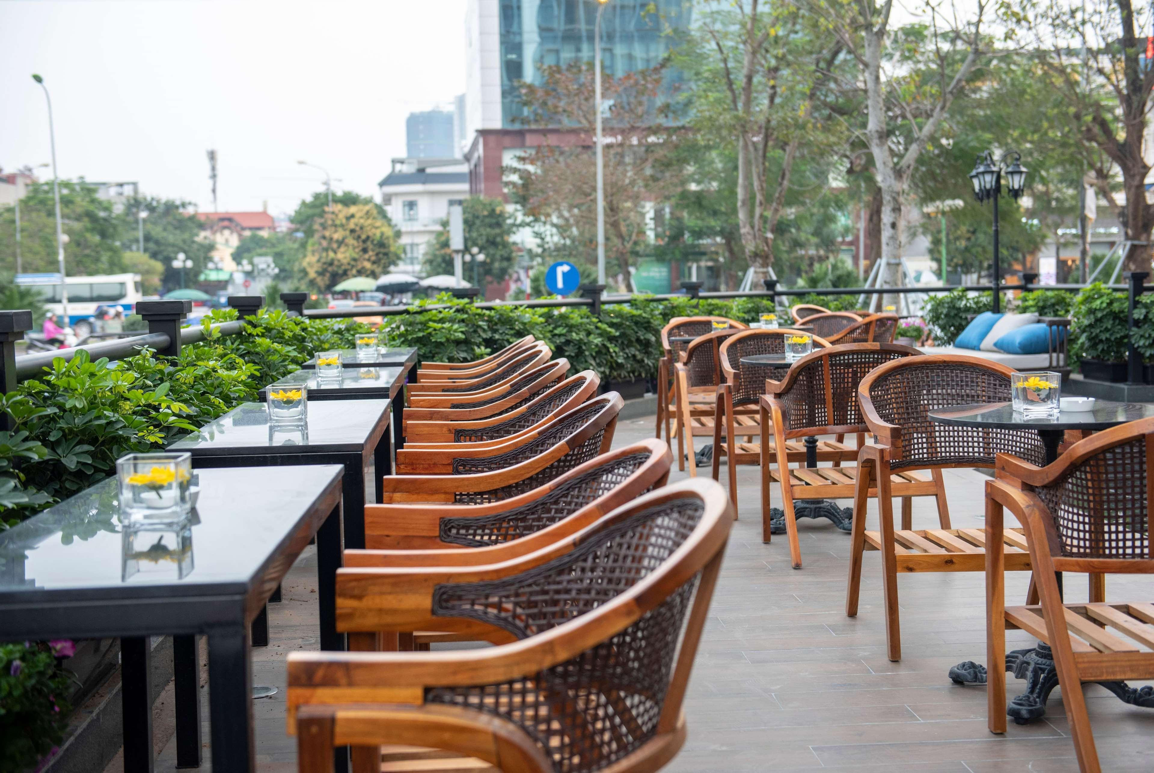 Wyndham Garden Hanoi Bagian luar foto