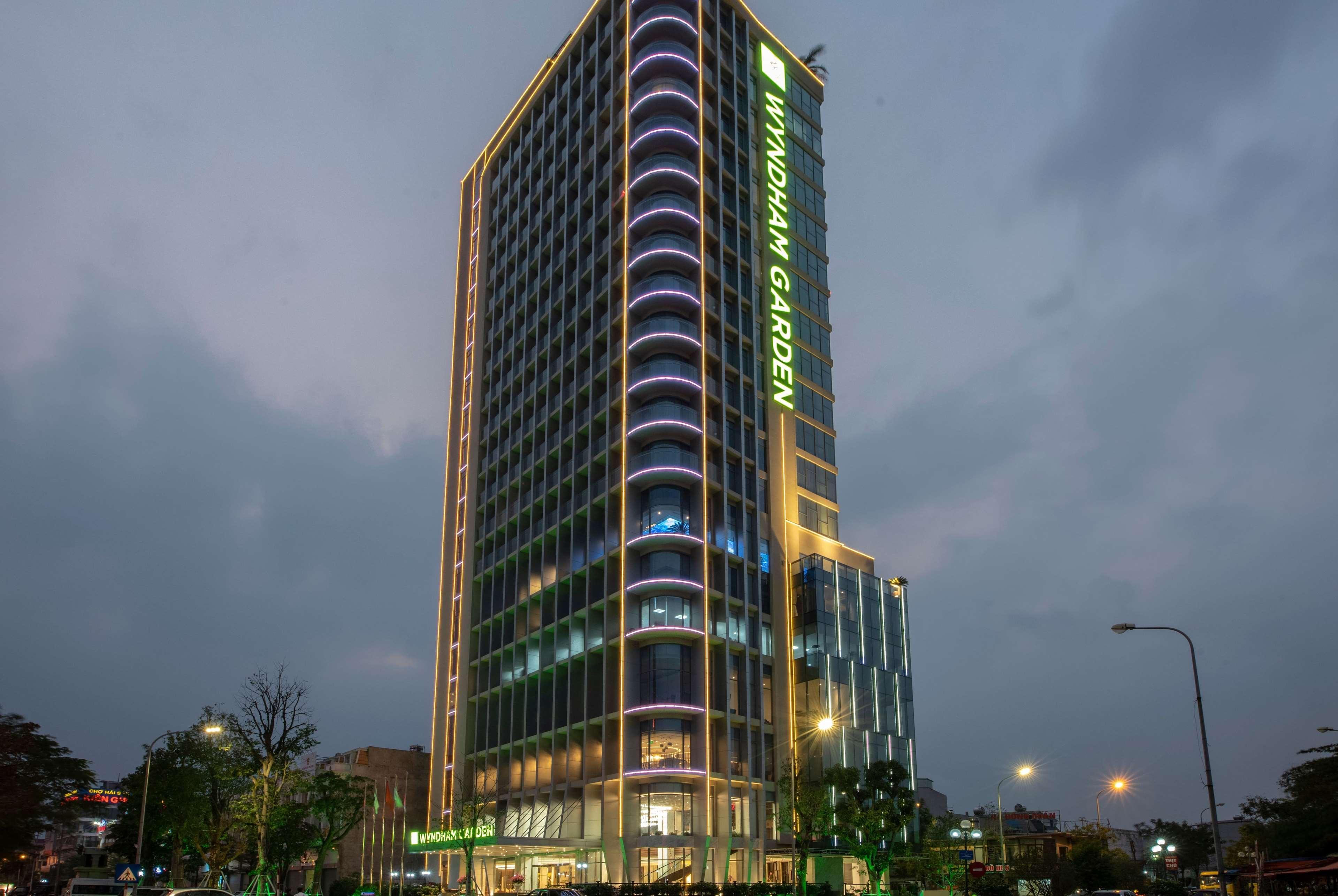 Wyndham Garden Hanoi Bagian luar foto