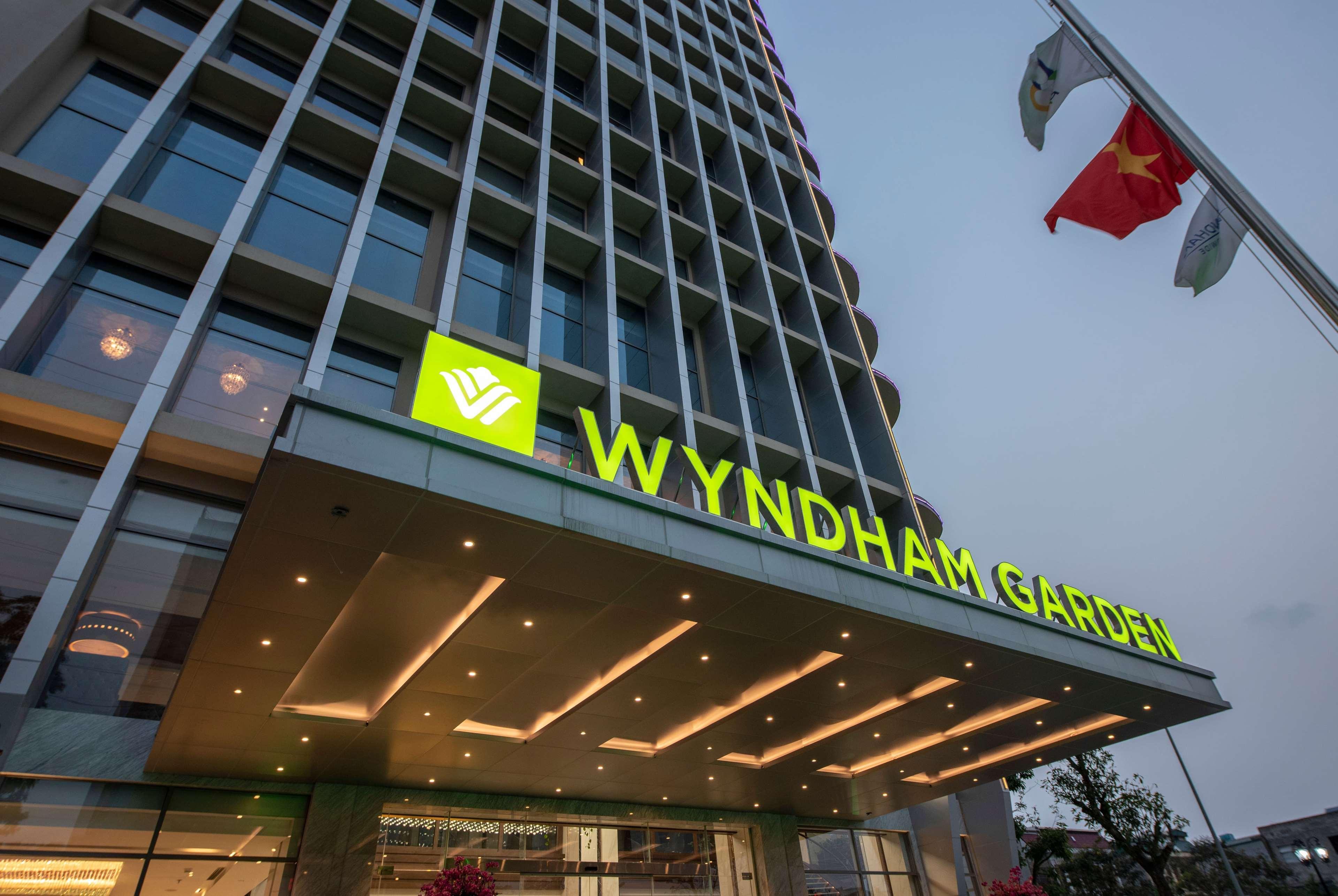 Wyndham Garden Hanoi Bagian luar foto