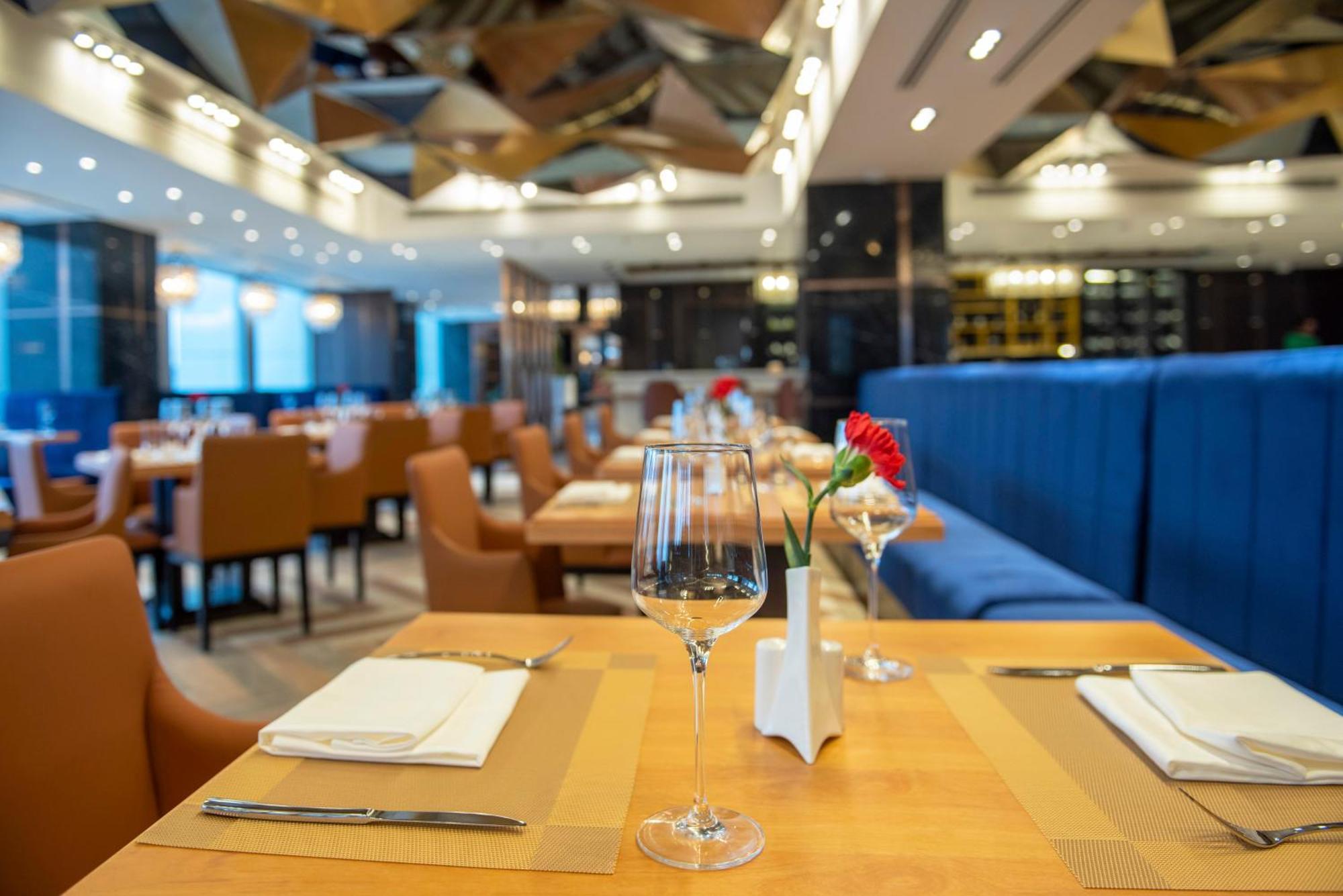 Wyndham Garden Hanoi Bagian luar foto