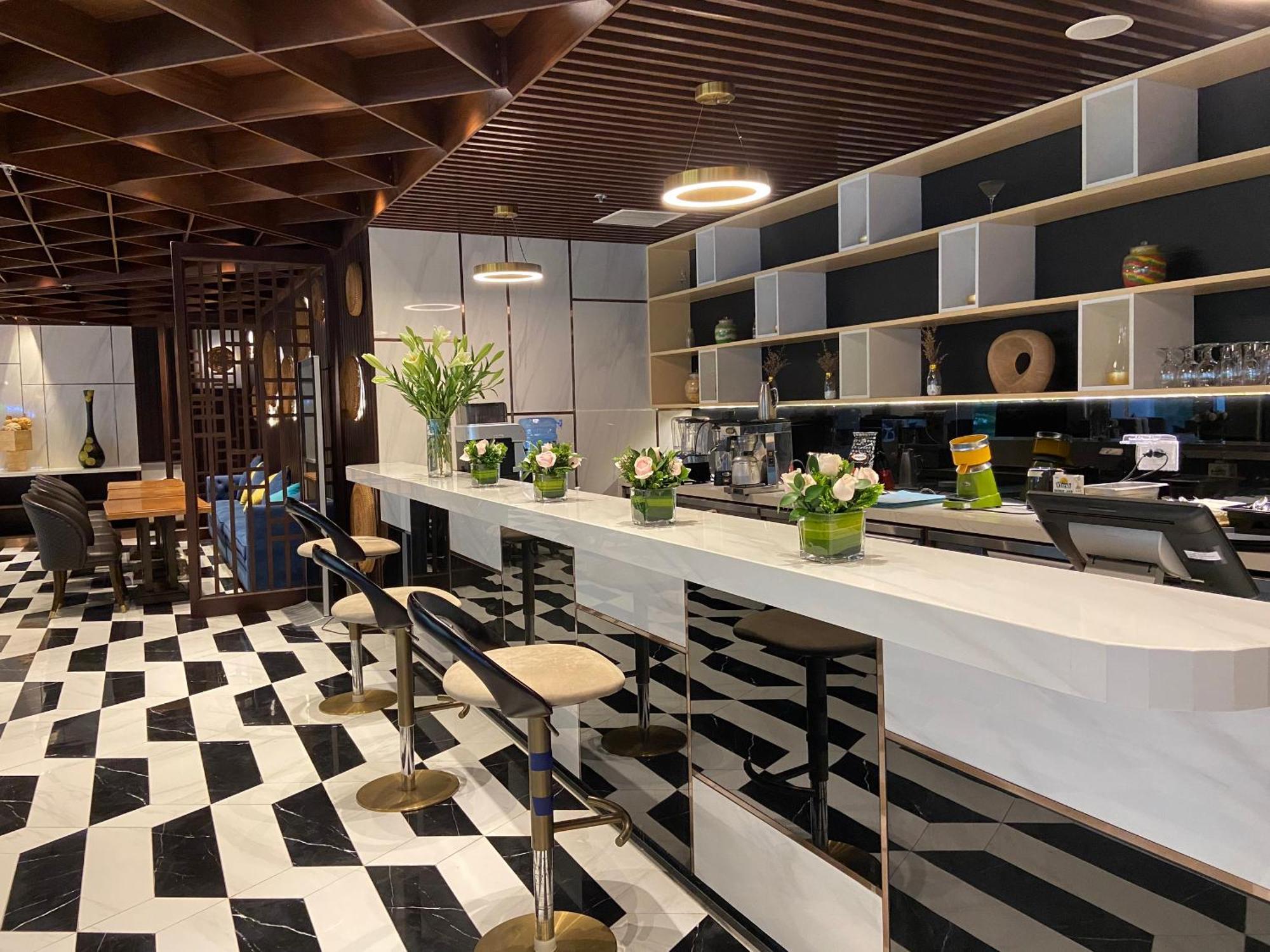 Wyndham Garden Hanoi Bagian luar foto