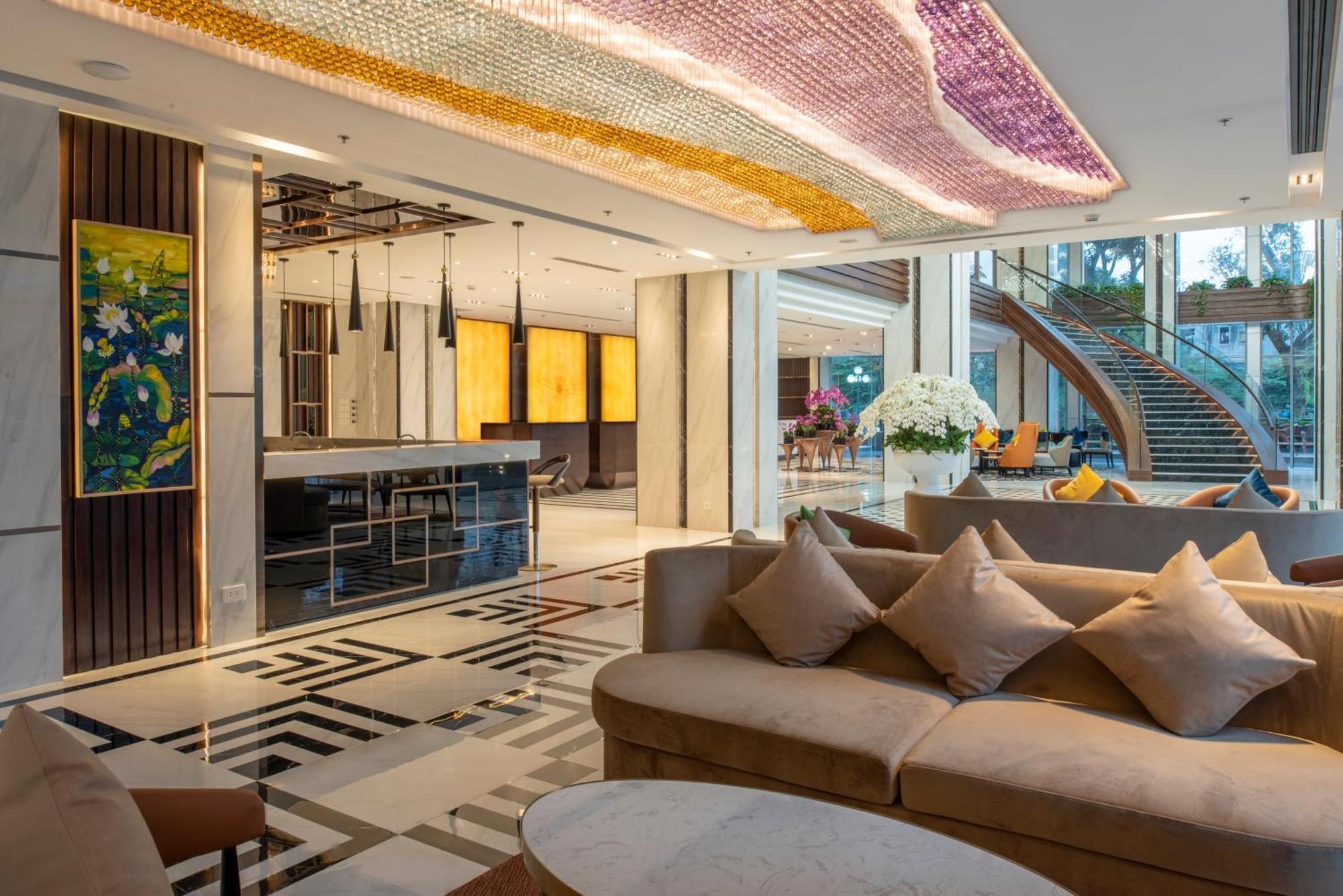 Wyndham Garden Hanoi Bagian luar foto