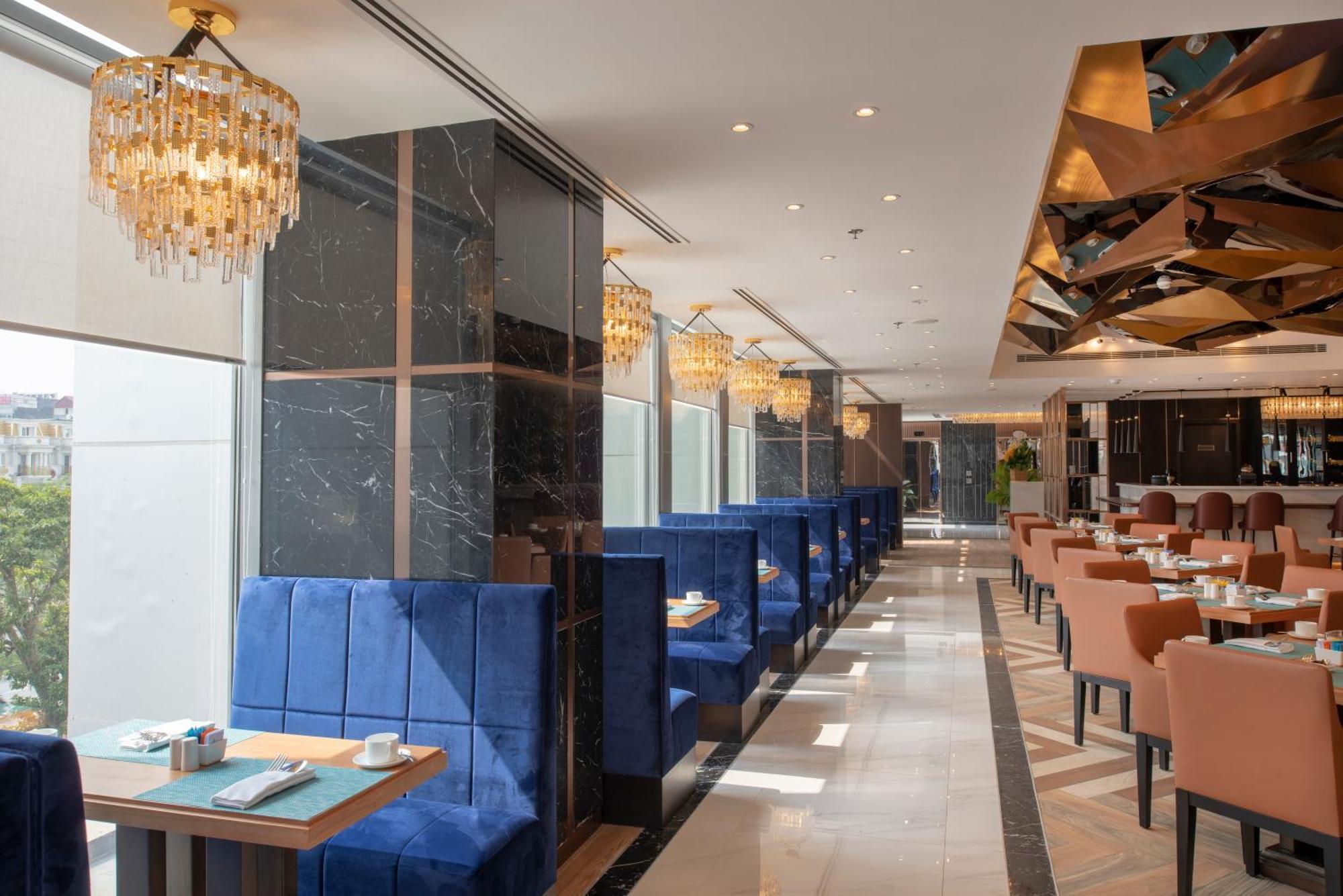 Wyndham Garden Hanoi Bagian luar foto