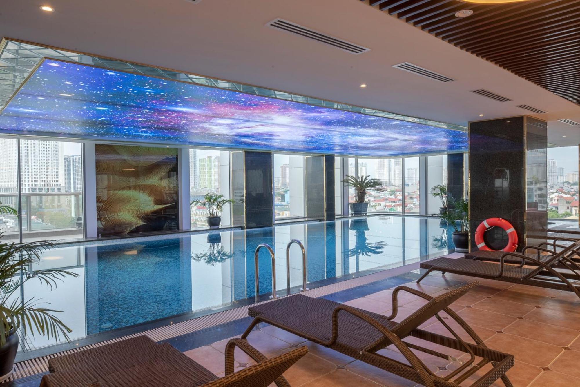 Wyndham Garden Hanoi Bagian luar foto