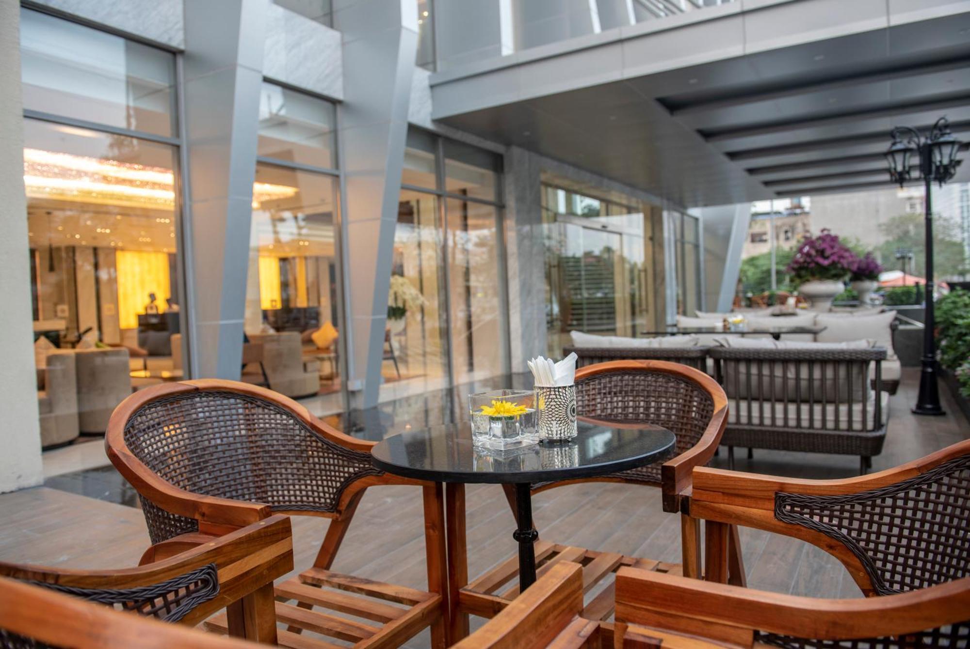Wyndham Garden Hanoi Bagian luar foto