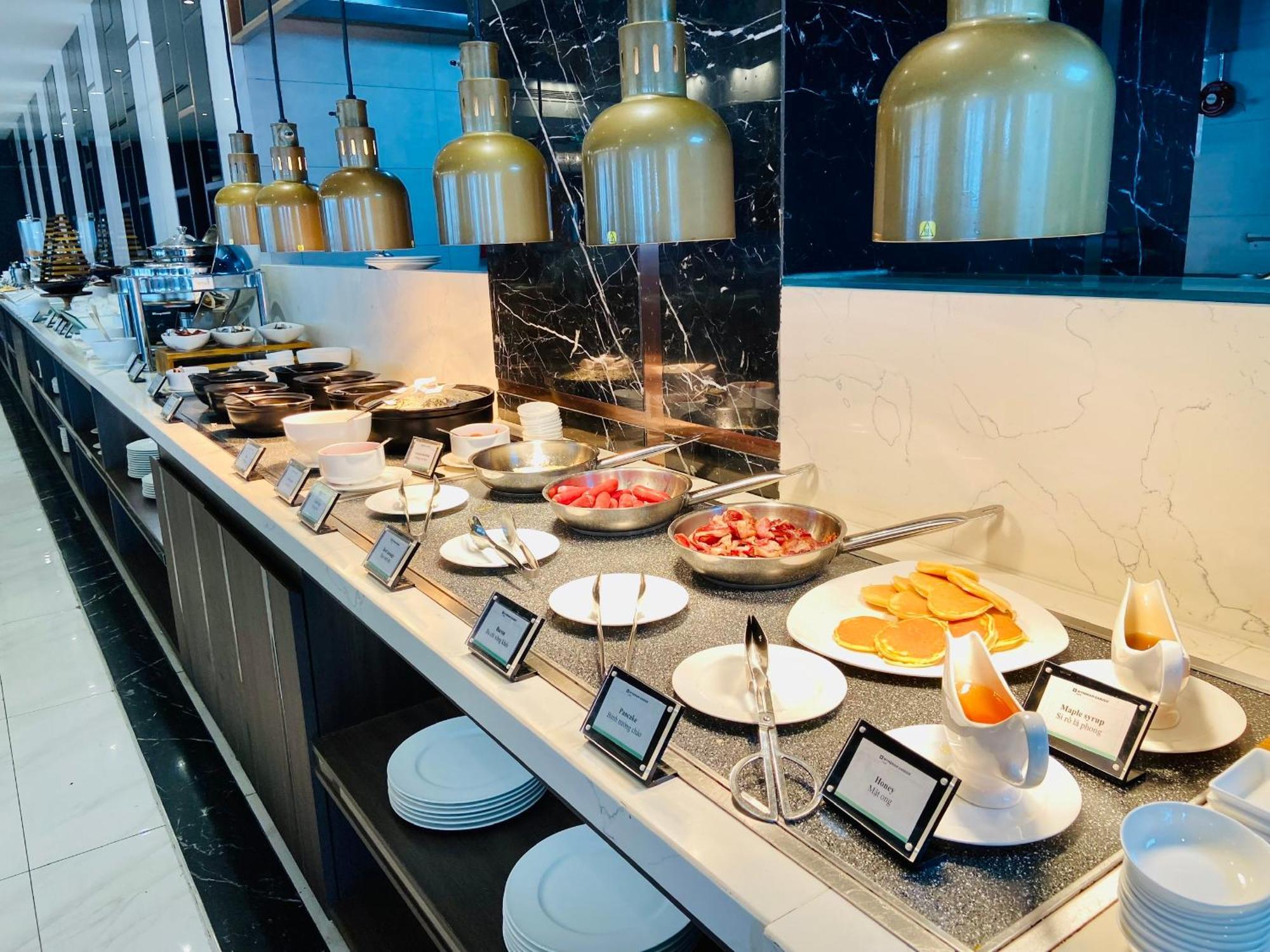 Wyndham Garden Hanoi Bagian luar foto