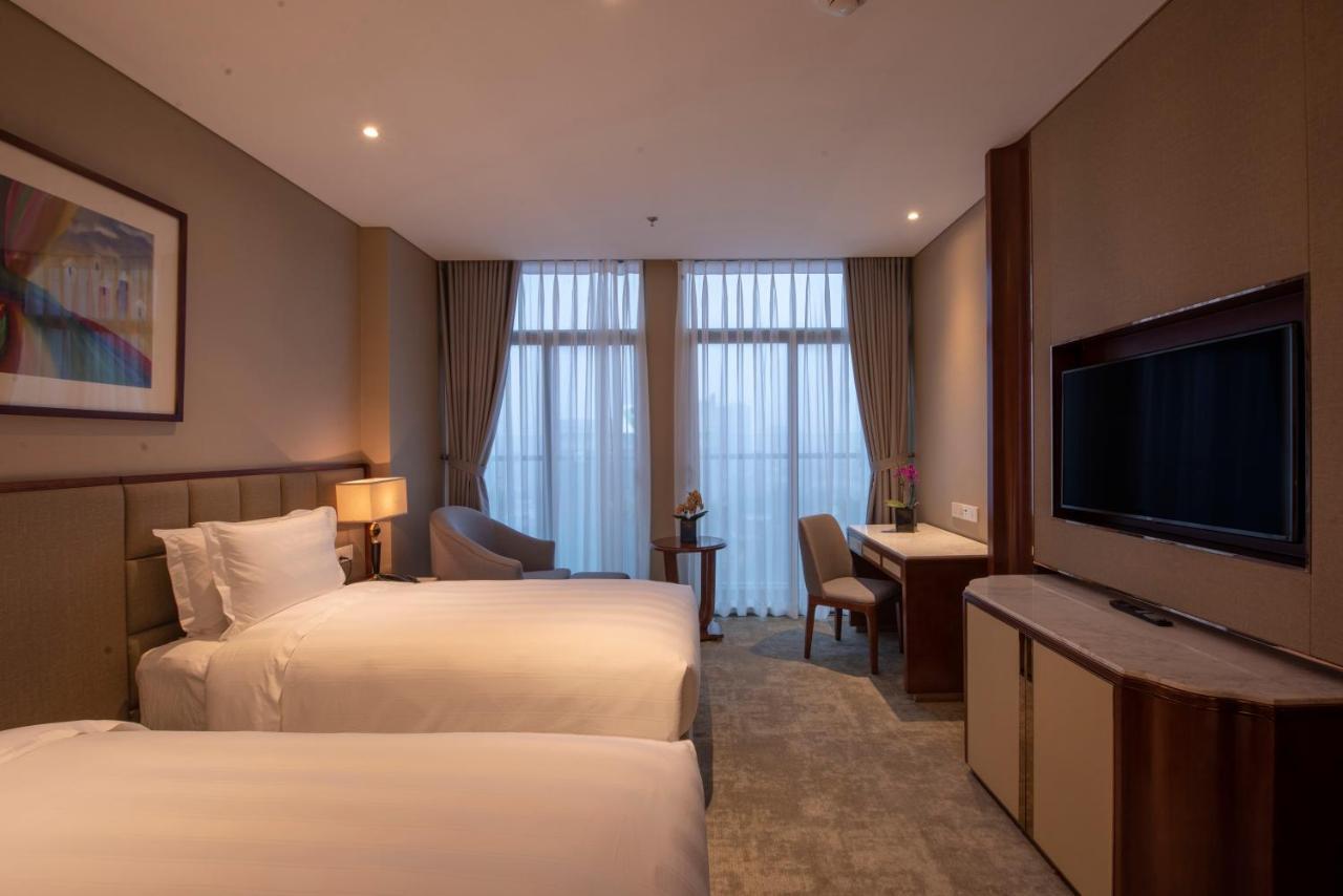 Wyndham Garden Hanoi Bagian luar foto