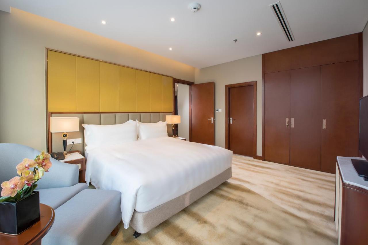 Wyndham Garden Hanoi Bagian luar foto
