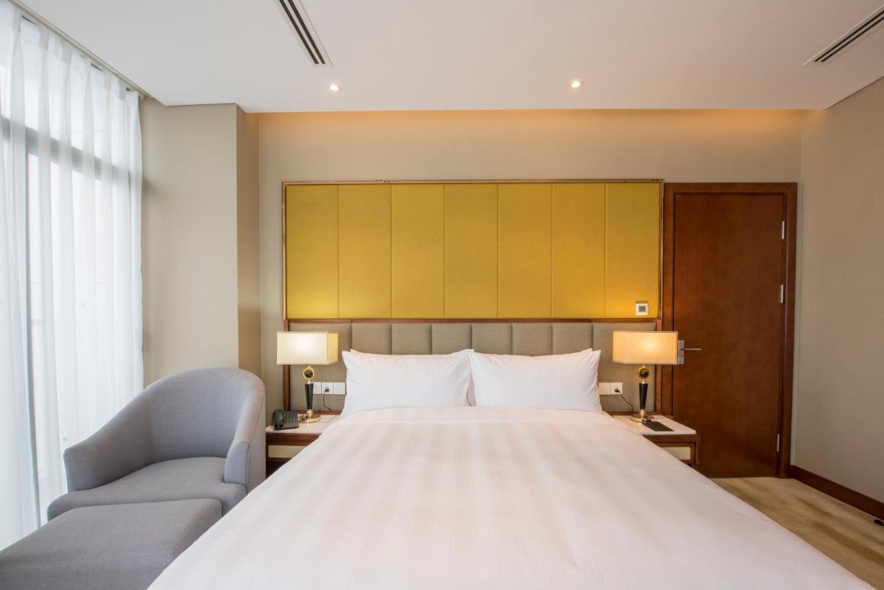 Wyndham Garden Hanoi Bagian luar foto